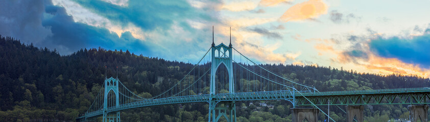 St. John's Bridge in Portland Oregon, USA - 81022907