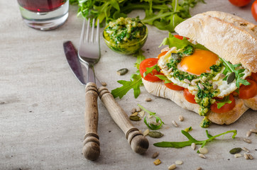 Ciabatta with fried egg, tomatoes and pesto
