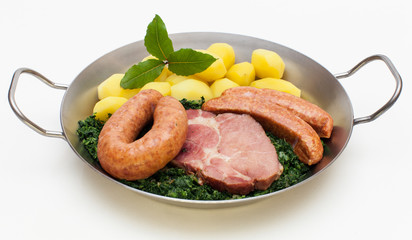 Grünkohlpfanne mit Kasseler und Bregenwurst