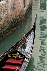 Fototapeta na wymiar the bow of the gondola