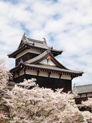 春の郡山城