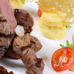 Tenderloin of veal with a sauce figs