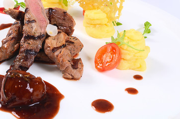 Tenderloin of veal with a sauce figs