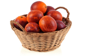 Corbeille en osier d'oranges sanguines
