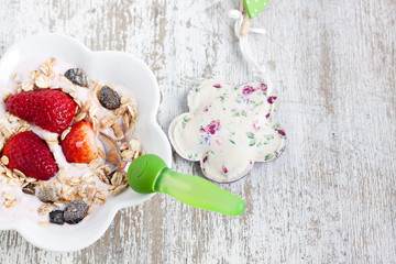 muesli with yogurt and strawberry