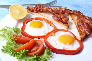 Breakfast fried eggs, bacon, tomatoes and lettuce