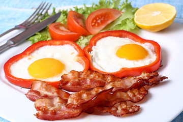 Breakfast fried eggs, bacon, tomatoes and lettuce