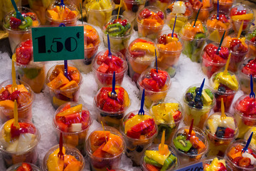 Owoce na rynku © fifanii