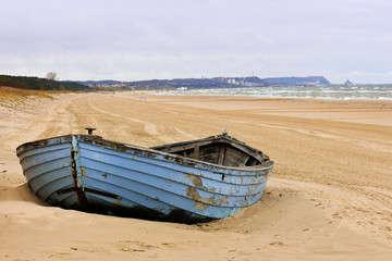 Łódka na plaży © fifanii