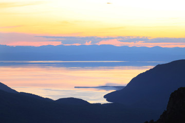 Fototapeta na wymiar sunset over the lake Baikal