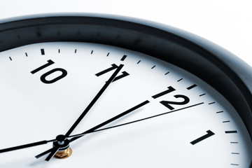 Five minutes to tvelwe