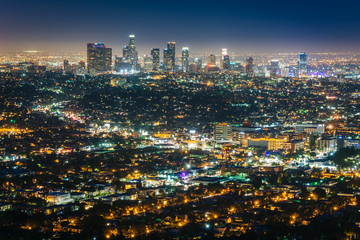Naklejka premium View of the downtown Los Angeles skyline at night, from Griffith