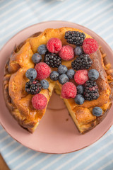 Käsekuchen mit Beeren