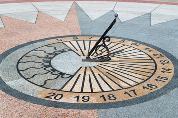 Fototapeta na wymiar Sundial showing the time