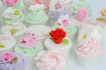 Obraz na płótnie Canvas Wedding cupcakes