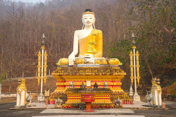Thai-Burmese fusion art of Maehongson temple