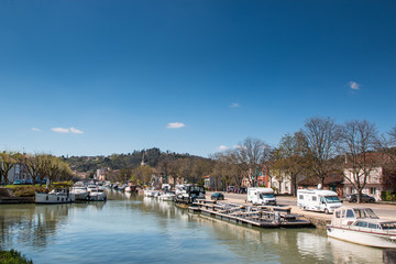 Fototapeta na wymiar Moissac : le Canal de Garonne