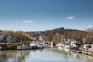 Fototapeta na wymiar Moissac : le Canal de Garonne