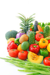 Fototapeta na wymiar 新鮮な野菜と果物