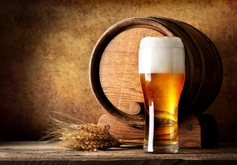 Tuinposter Wooden barrel and beer © Givaga