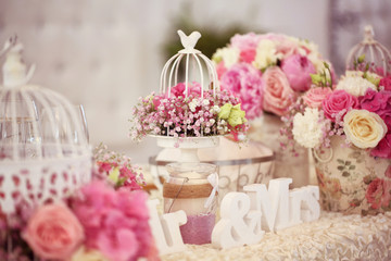 Beautifully decorated wedding table with flowers