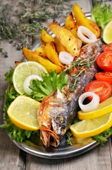 Fototapeta na wymiar Roasted fish with vegetables