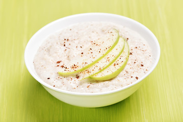 Oatmeal porridge with apple slices and cinnamon