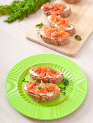 Sandwich with salted salmon and cream cheese.