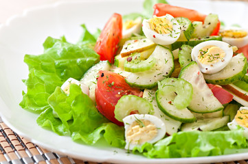 Salad of tomatoes, cucumbers and quail eggs