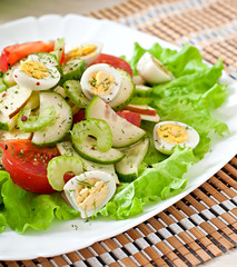 Salad of tomatoes, cucumbers and quail eggs