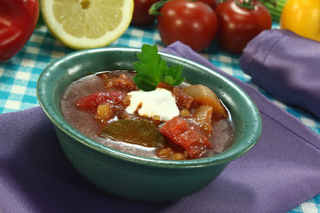 Soljanka mit Sahneklecks