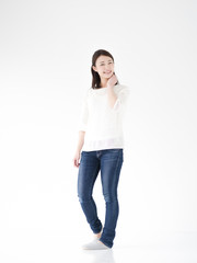 若い女性・全身