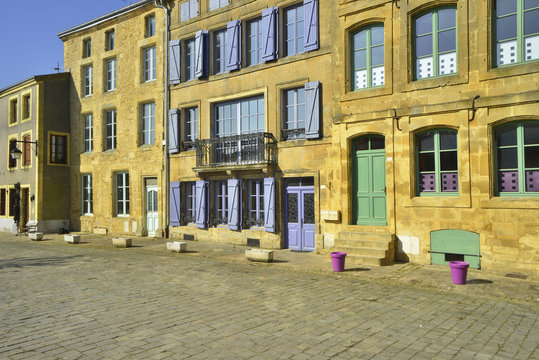 Maisons dans la citadelle de Montmédy (55600), département de la Meuse dans le région Grand-Est, France	