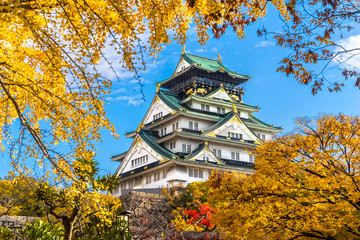 Naklejka premium Zamek Osaka w Osace w Japonii.
