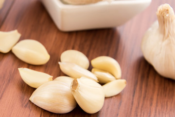 fresh whole cloves of  garlic