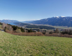 Obraz premium Chicken Mountain View To Lake Millstatt In Spring