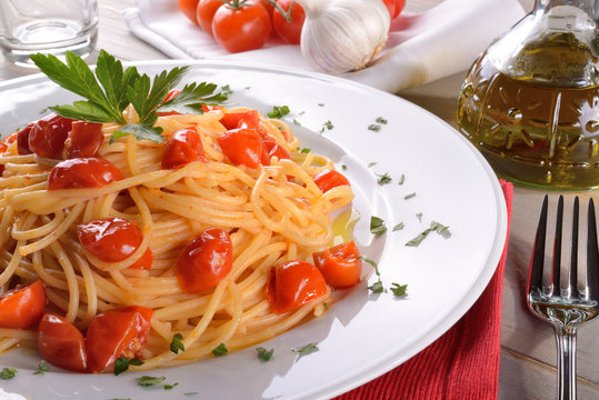 Spaghetti with cherry tomatoes