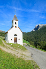 Fototapeta na wymiar Church in Val di Funes alpine valley, Dolomites Mountains