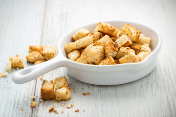 Croûtons mit Kräuter - croutons with herbs