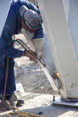 Soldando estructuras met&aacute;licas