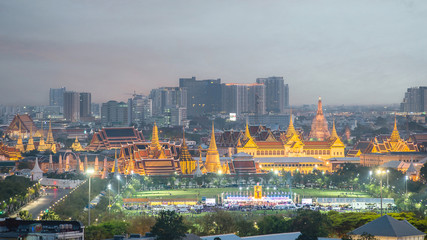 Fototapeta na wymiar Wat Phra Kaew, Temple of the Emerald Buddha,Grand palace at twil