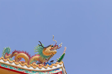 chinese dragon statue on the worship roof