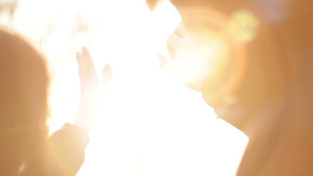 he sun's rays pass through the hands