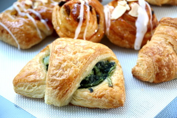 Vegetables and spinach croissant