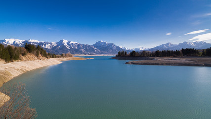 Obraz premium Alpenpanorama mit See in Bayern (Allgäu)