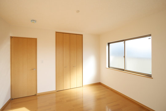 洋室 6帖　シンプル　家具なし　施工例　ウォークインクローゼット付き　ドアが閉じたパターン