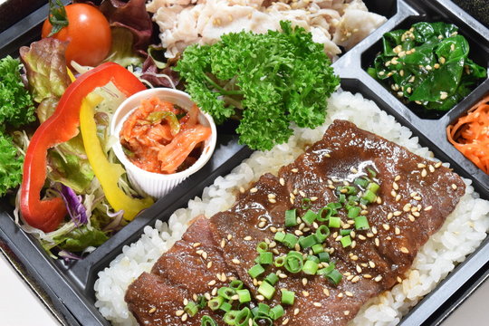 焼肉弁当 の画像 443 件の Stock 写真 ベクターおよびビデオ Adobe Stock