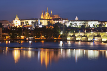Fototapeta na wymiar View of Prague Castle during twilight