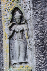 the beautiful ancient carving on the stone at Angkor wat