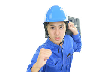 ガッツポーズの労働者